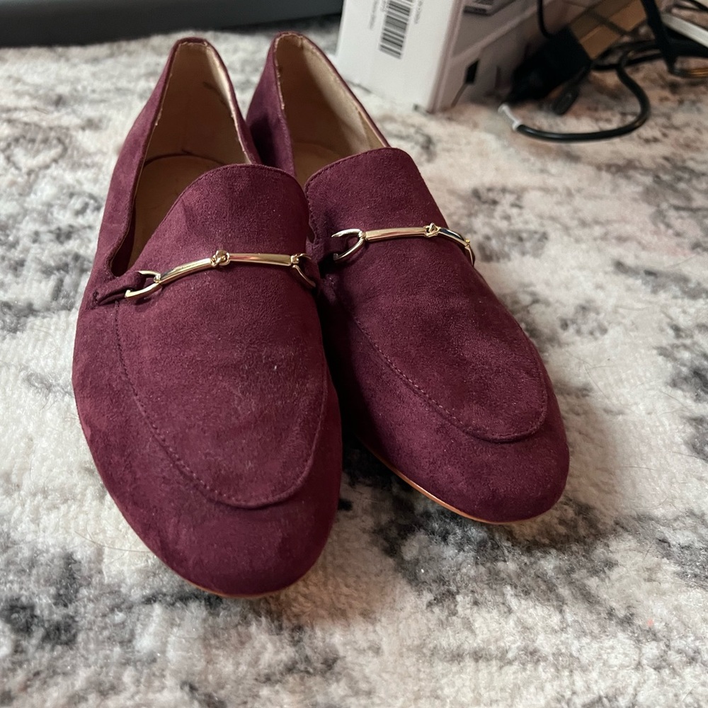 New never worn Loft women’s maroon Loafers size 9.5 with gold detail